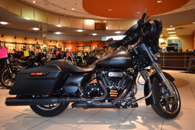2017 Harley-Davidson Street Glide Special Touring FLHXS
