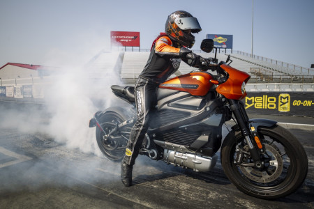 HARLEY-DAVIDSON® LIVEWIRE® MOTORCYCLE SETS NEW WORLD RECORDS AT EV RACING EXHIBITION
