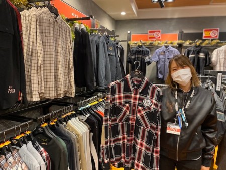アウトレット価格のアパレルあります!