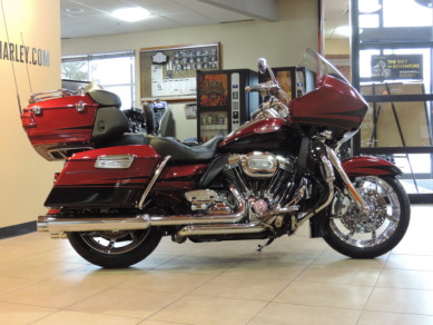 2011 Harley-Davidson® HD CVO™ FLTRUSE Road Glide® Ultra
