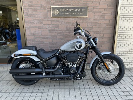 STREET BOB114入荷です!