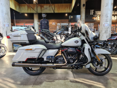 2020 Harley-Davidson® CVO™ Limited Sand Dune