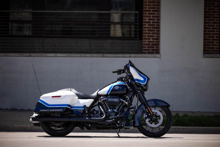 Street Glide® Specialのペイントオプション「Arctic blast(アークティックブラスト)」