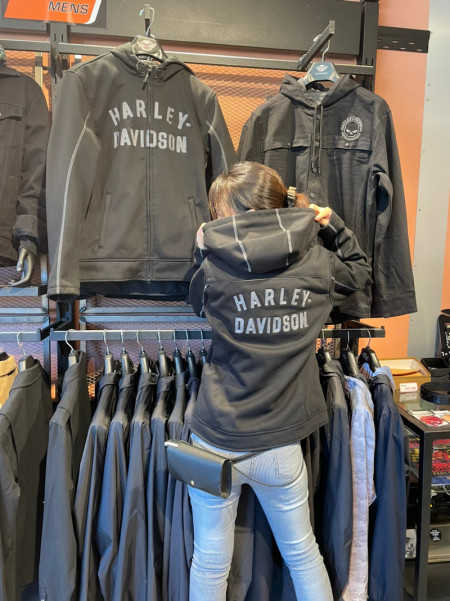 【アパレル情報】防風パーカー入荷いたしました!