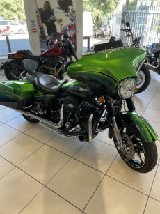 2011 Harley-Davidson<sup>®</sup> Street Glide<sup>®</sup> Kryptonite and Black Diamond
