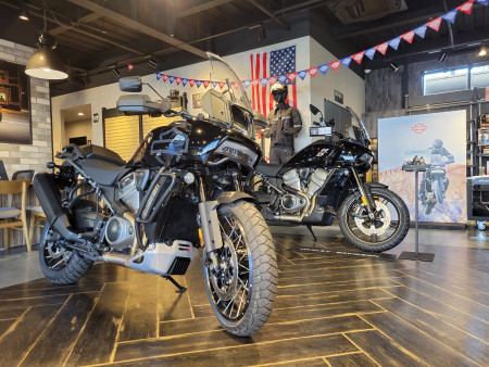 最新モデル「PAN AMERICA」展示中!