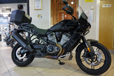 2021 Harley-Davidson<sup>®</sup> Pan America™ 1250 Special Vivid Black – Black Finish