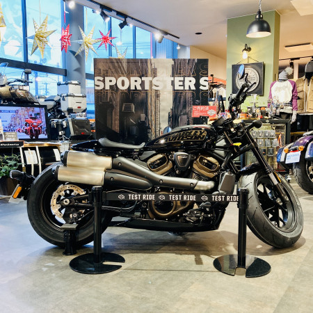 待ちに待った!《SPORTSTER S》 到着しました