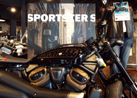 SPORTSTER Sの試乗車がご用意できています。