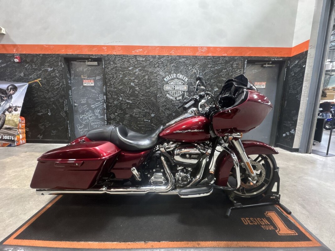 2017 Harley-Davidson<sup>®</sup> Road Glide® Special Velocity Red Sunglo