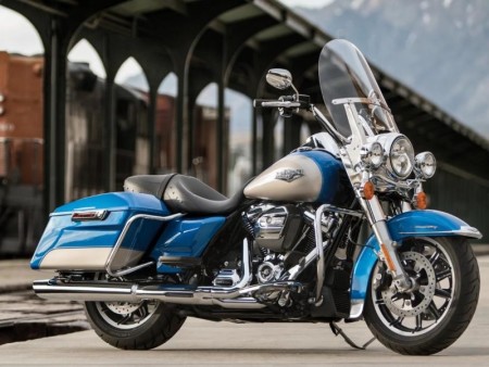 Touring Motorcycles vs Cruiser