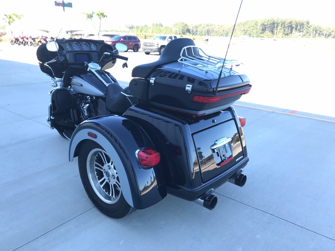 2019 FLHTCUTG Tri Glide Black Jack HarleyDavidson®