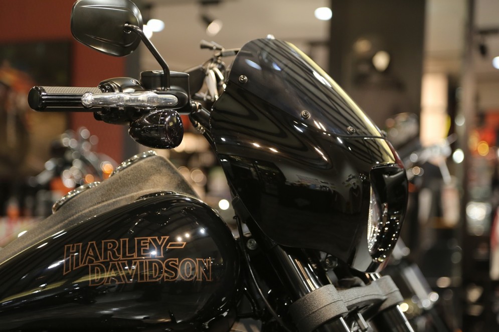 HD純正クォーターフェアリングとWHIPLASH,GAMBLER SEAT | Harley