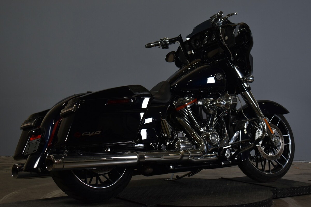 2021 Harley-Davidson CVO Street Glide FLHXSE - Photo 9