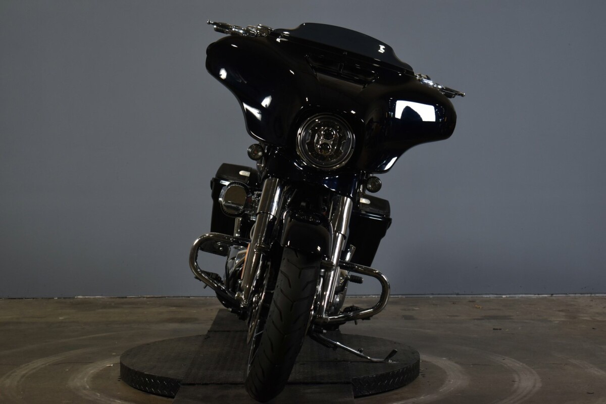2021 Harley-Davidson CVO Street Glide FLHXSE - Photo 3