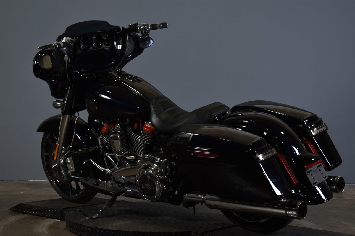 2021 Harley-Davidson CVO Street Glide FLHXSE - Photo 6