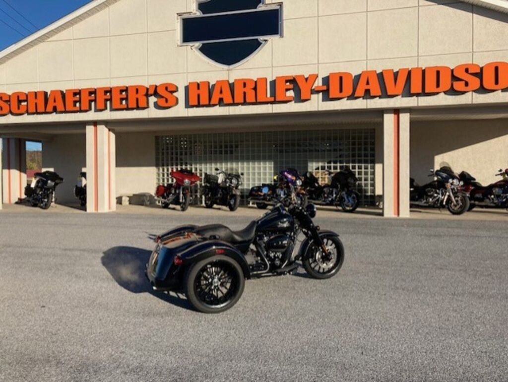 2024 FLRT Freewheeler Vivid black