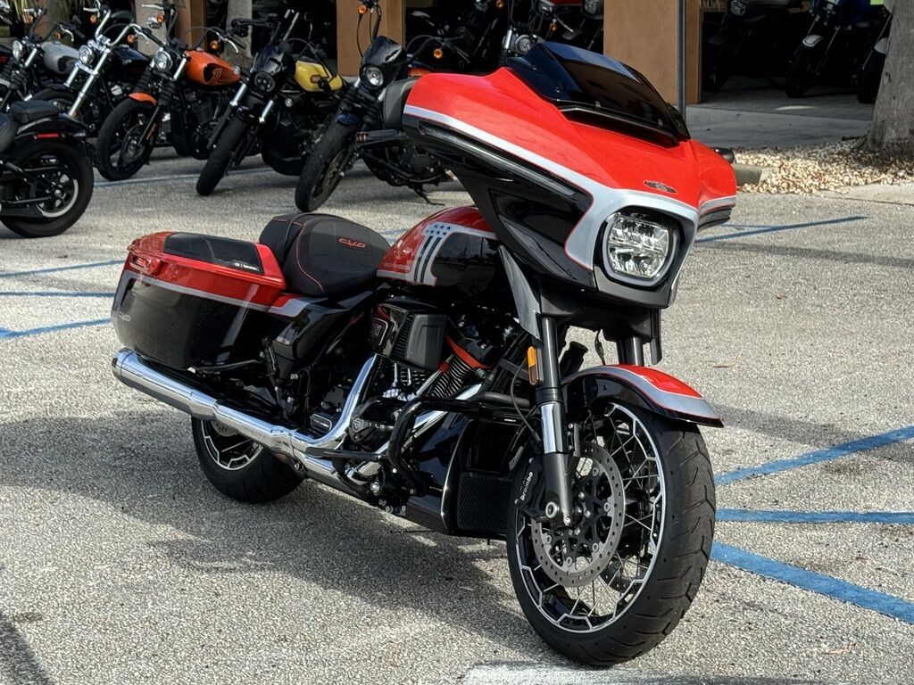 CVO Street Glide - Photo 4