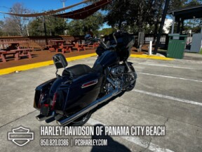 2025 Harley-Davidson® Road Glide™ thumb 3