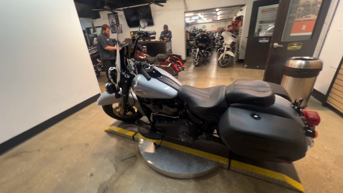 2024 Harley-Davidson Heritage Classic FLHCS - Photo 3