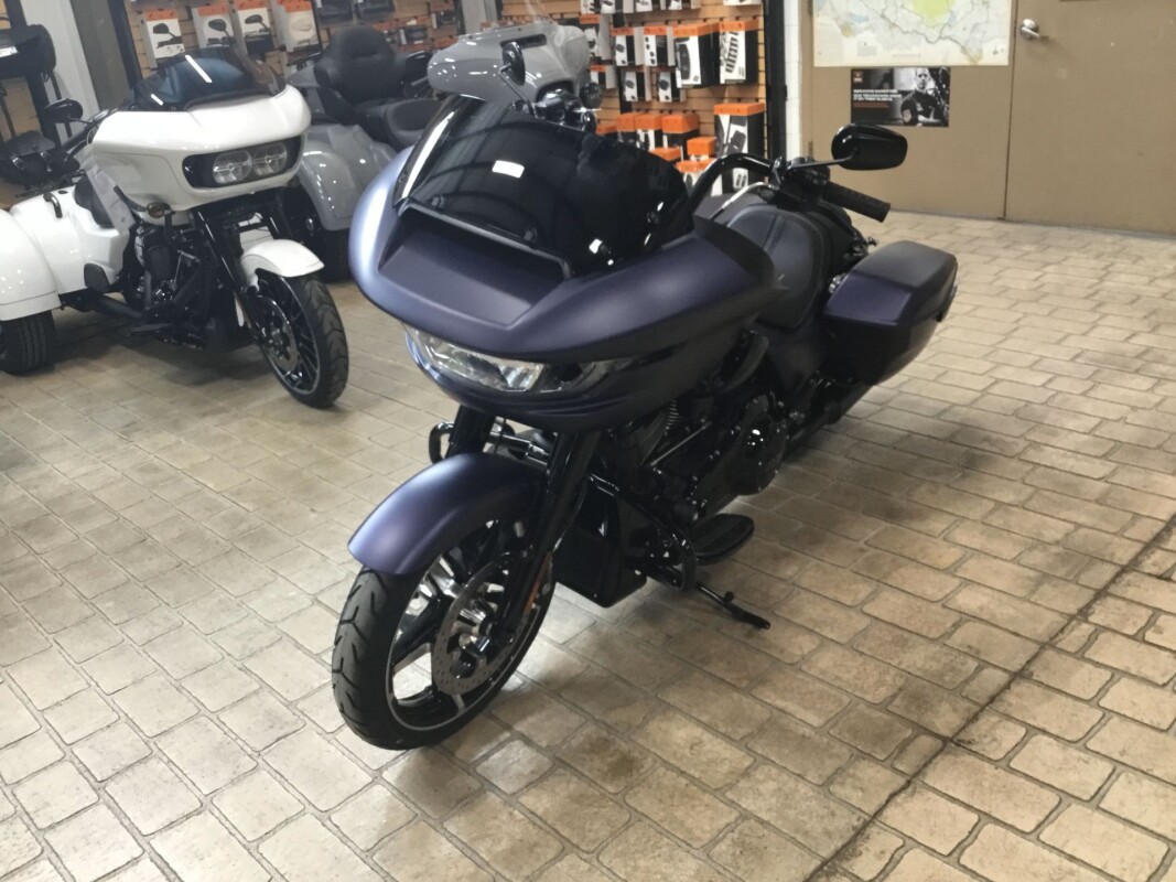 2025 Harley-Davidson Road Glide Purple Abyss Denim - Black Finish - Photo 10
