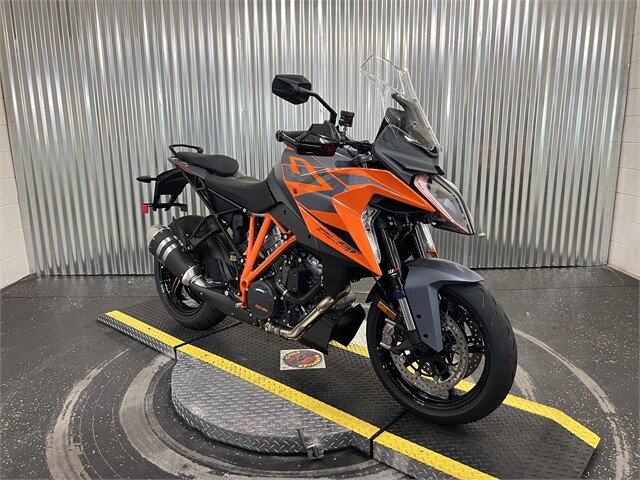 2024 KTM 1290 SUPER DUKE GT - Photo 2