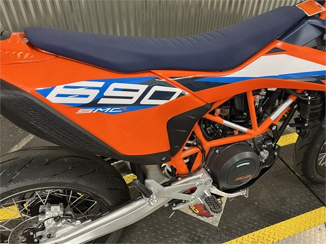 2024 KTM 690 SMC R - Photo 2