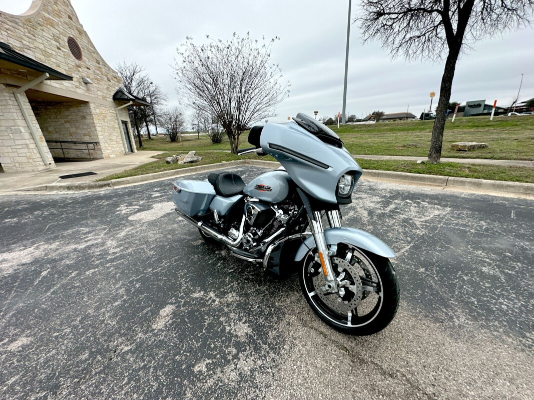2025 Harley-Davidson Street Glide FLHX - Photo 4