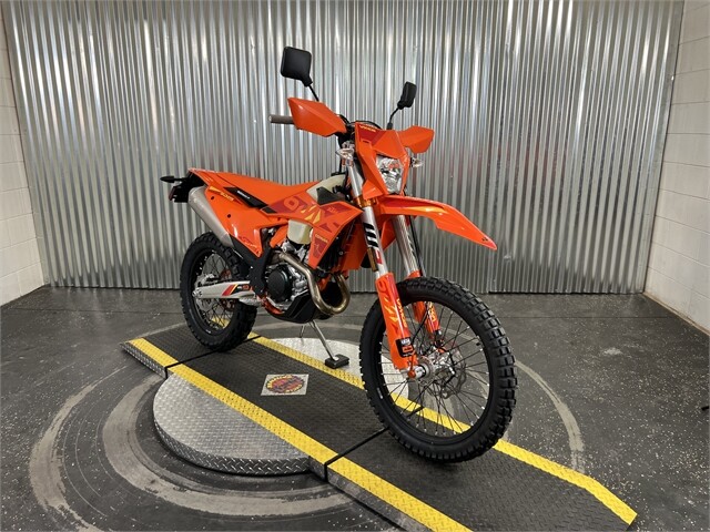 2025 KTM 500 EXC-F Six Days - Photo 3