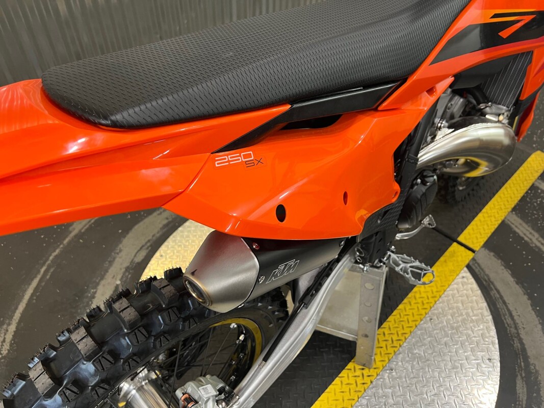 2025 KTM 250 SX - Photo 4