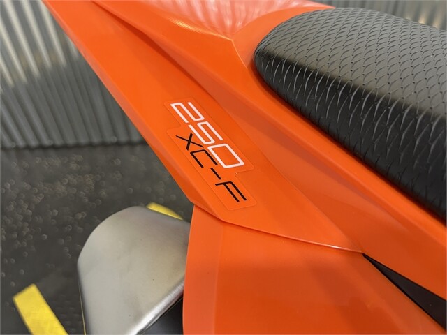 2025 KTM 300 XC - Photo 3