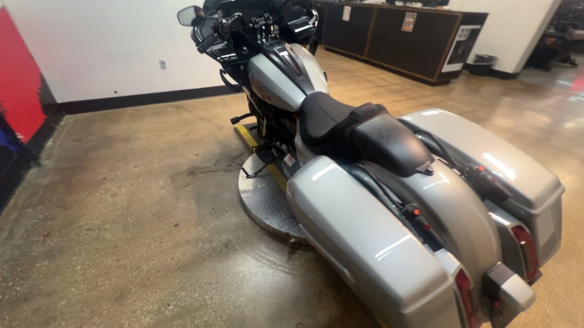 2025 Harley-Davidson CVO Road Glide ST FLTRXSTSE - Photo 4