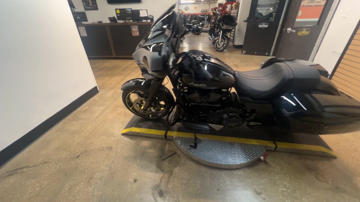 2025 Harley-Davidson Street Glide FLHX - Photo 10