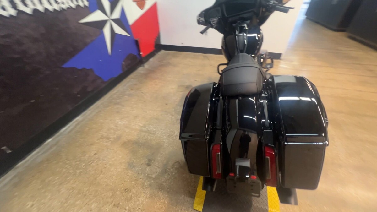 2025 Harley-Davidson Street Glide FLHX - Photo 4