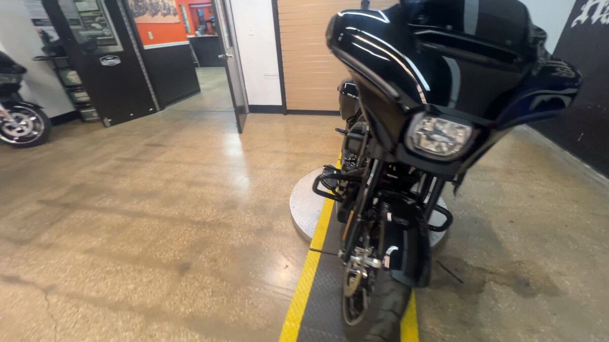 2025 Harley-Davidson Street Glide FLHX - Photo 8