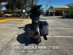 2025 Harley-Davidson<sup>®</sup> Street Glide® thumb 2