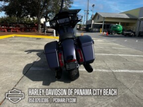 2025 Harley-Davidson<sup>®</sup> Street Glide® thumb 2