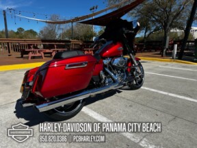 2025 Harley-Davidson<sup>®</sup> Street Glide® thumb 3