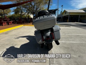 2025 Harley-Davidson<sup>®</sup> Street Glide® Ultra thumb 2