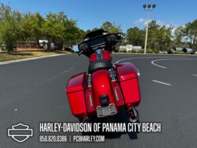 2025 Harley-Davidson<sup>®</sup> Street Glide® thumb 2