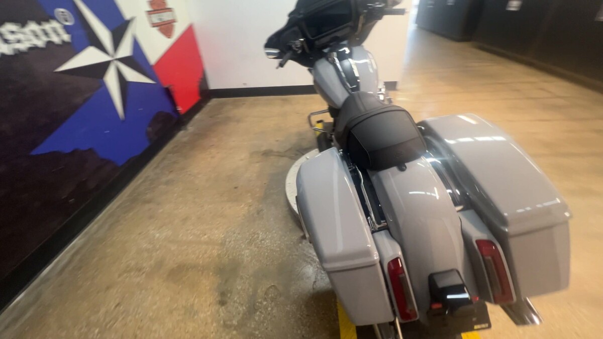 2025 Harley-Davidson Street Glide FLHX - Photo 3