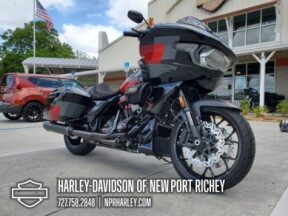 2025 Harley-Davidson<sup>®</sup> CVO™ Road Glide® ST thumb 2