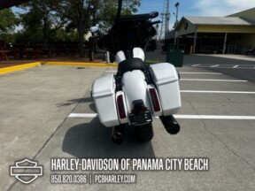 2025 Harley-Davidson<sup>®</sup> Street Glide® thumb 2