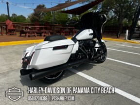 2025 Harley-Davidson<sup>®</sup> Street Glide® thumb 3