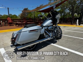 2025 Harley-Davidson<sup>®</sup> Road Glide® thumb 3