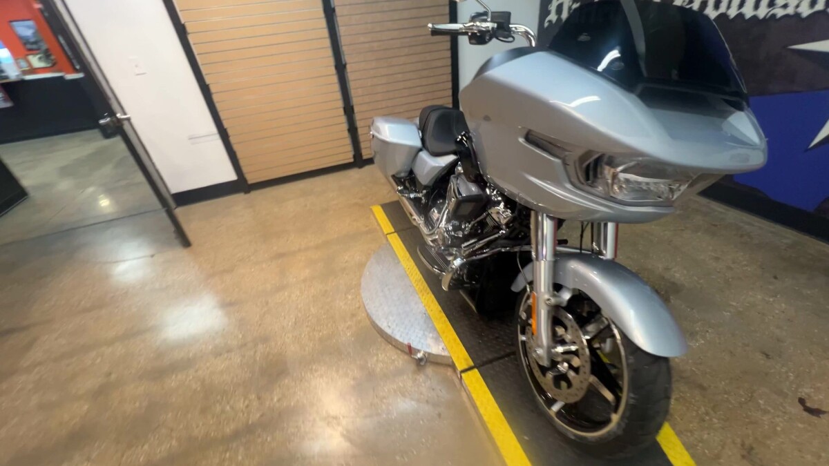 2025 Harley-Davidson Road Glide FLTRX - Photo 6