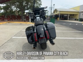 2025 Harley-Davidson® Road Glide™ thumb 2
