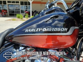 2021 Harley-Davidson<sup>®</sup> CVO<sup>™</sup> Road Glide<sup>®</sup> thumb 2