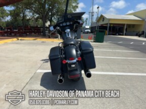 2016 Harley-Davidson<sup>®</sup> Street Glide<sup>®</sup> Special thumb 2