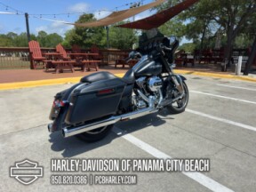2016 Harley-Davidson<sup>®</sup> Street Glide<sup>®</sup> Special thumb 3